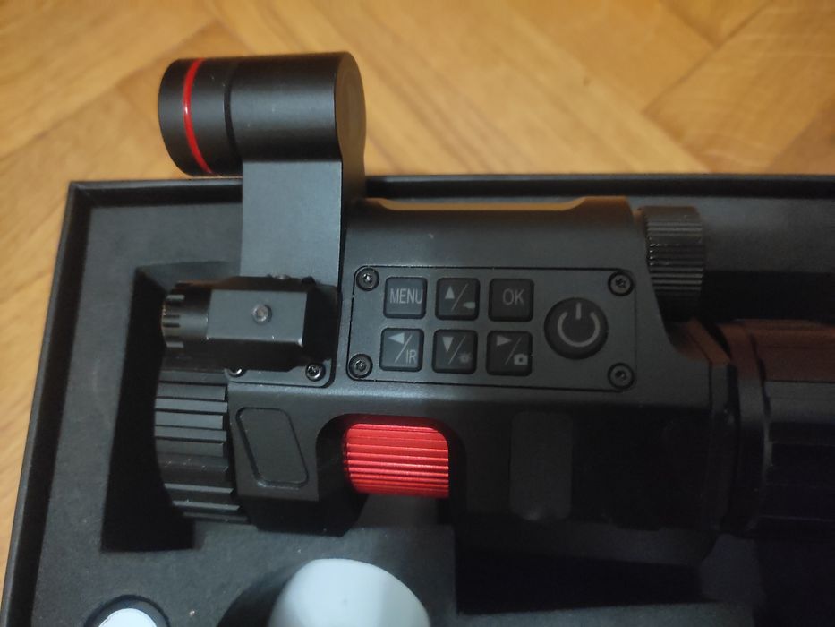 Цифрова нічна насадка на оптичний приціл .