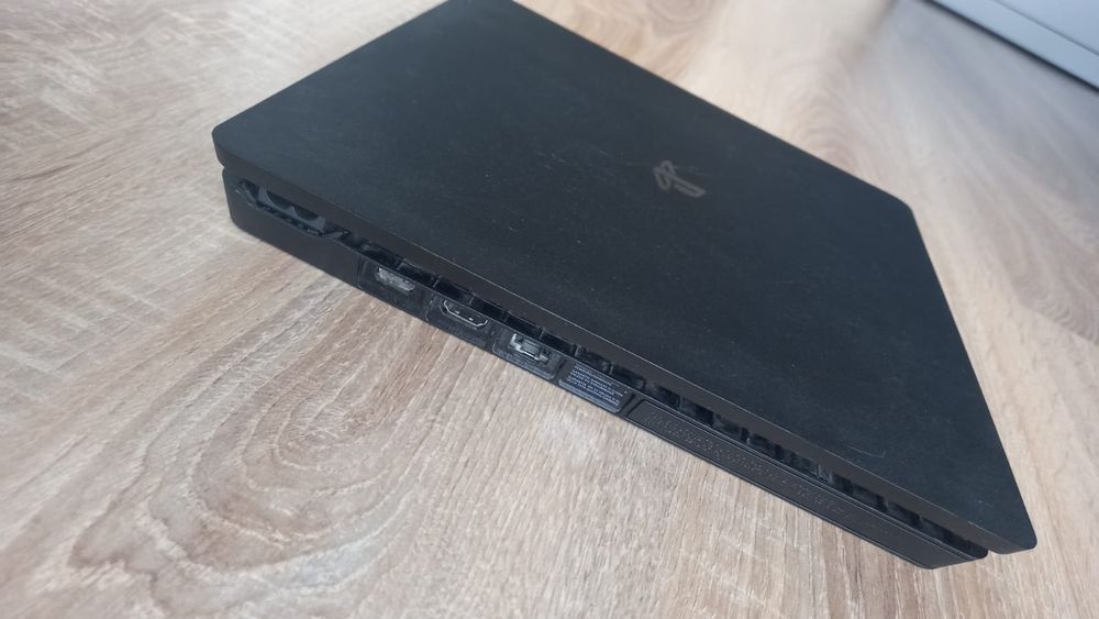 PlayStation 4 Slim 1TB  PS4 konsola pad