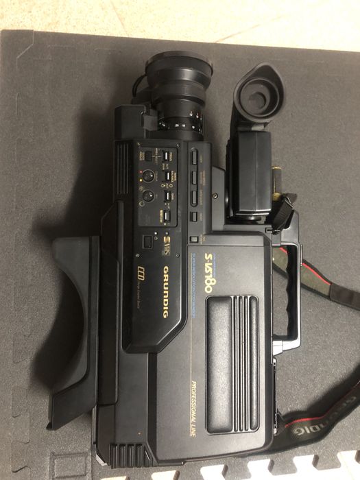 Câmara VHS Grundig S-VS180 Profissional