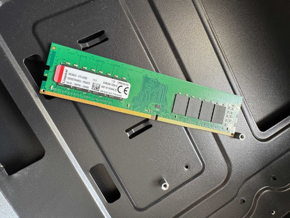 Оперативна пам'ять Kingston 16 GB DDR4 2400 MHz (KVR24N17D8/16)