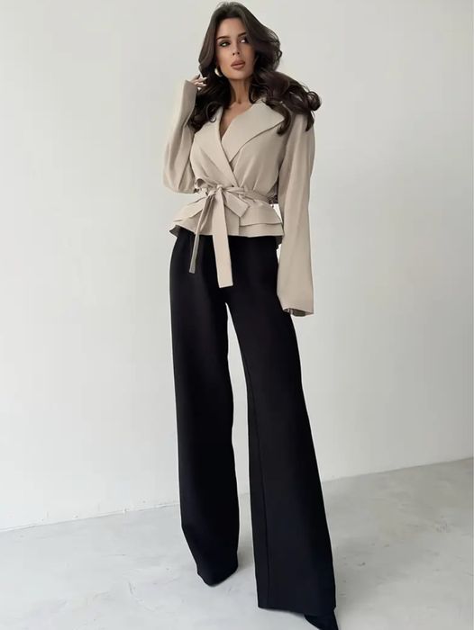 Укороченный бежевый тренч