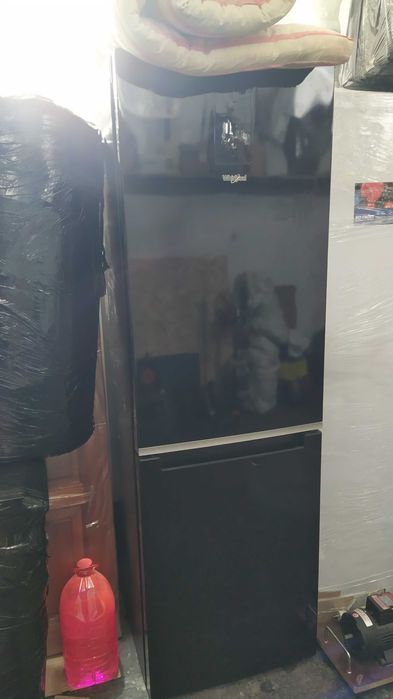 Холодильник Whirlpool W7 8210 K , в работе был 2,5 месяца
