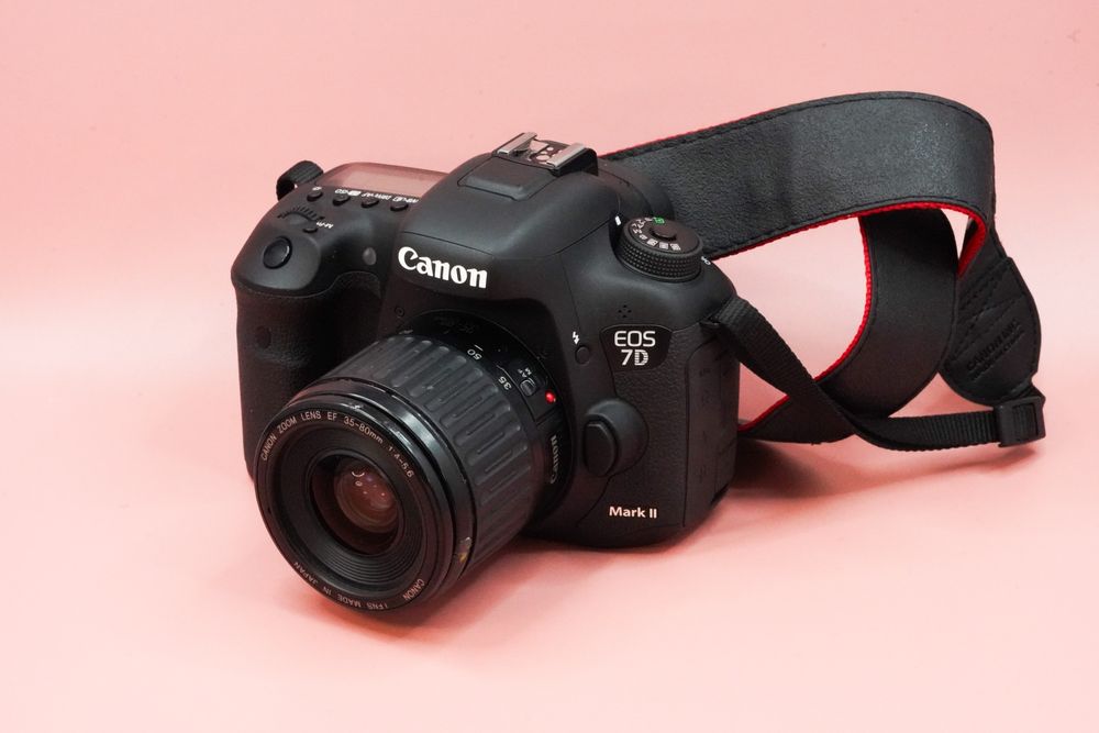 Фотоапарат Canon 7D mark II обєктив в подарунок