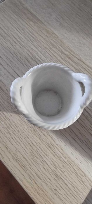 Pequena jarra de loiça