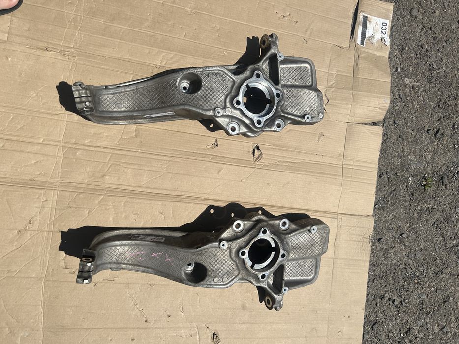 Цапфа, поворотний кулак Tesla model S rest передня права