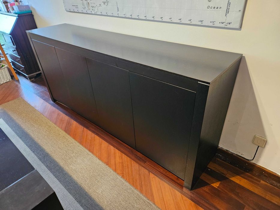 Quarto de jantar completo ou em separado (mesa, cadeiras e aparador)