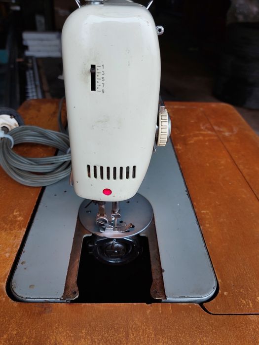 Maquina costura NECCHI