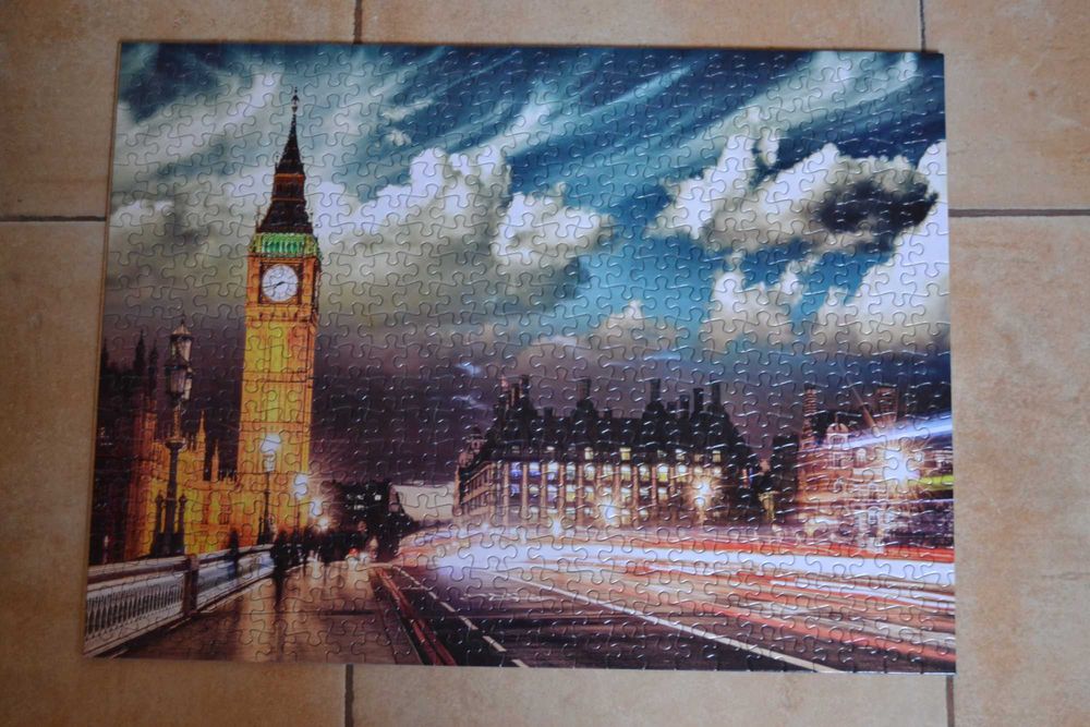 Vários puzzles 1000pcs montados