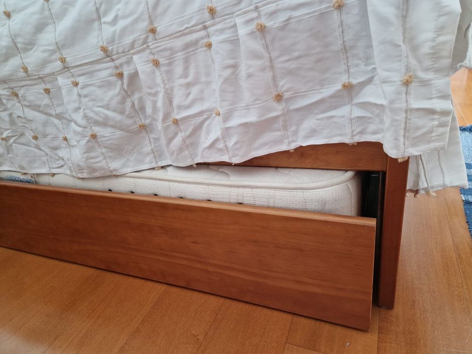 Vendo cama com segunda cama e Roupeiro