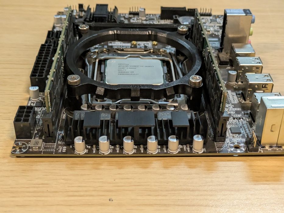 Комплект X99 + Intel Xeon 2620 V3 + 32Гб DDR4.