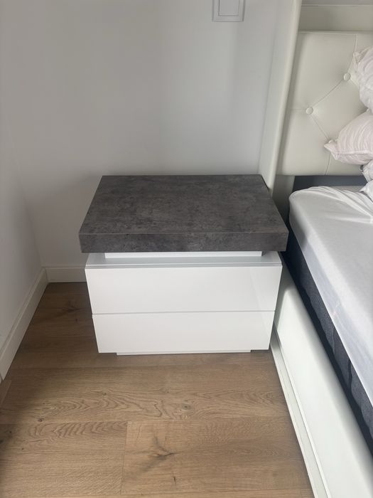 Conjunto de 2 mesas de cabeceira com LED – Modernas