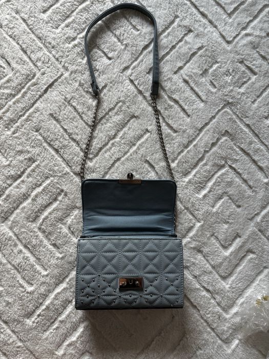 Stradivarius niebieska torebka na srebrnym łańcuchu baby blue nity jak nowa
