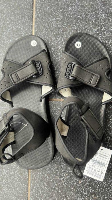 Нові чоловічі сандалі