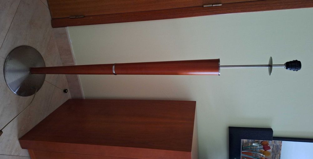 Candeeiro de pé alto - estilo moderno