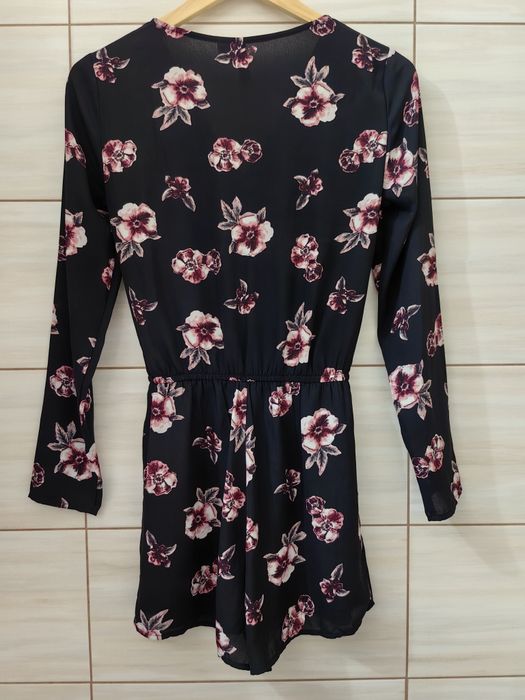 Czarny kombinezon w kwiaty H&M 36 34