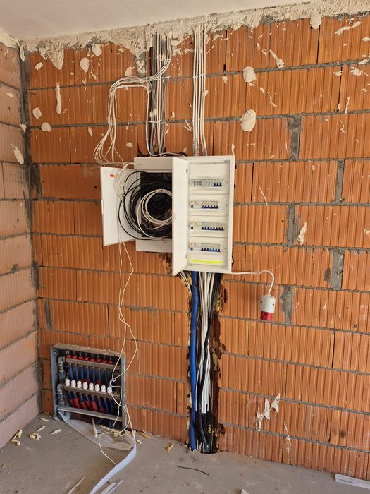 Hydraulik, gazownik, elektryk.