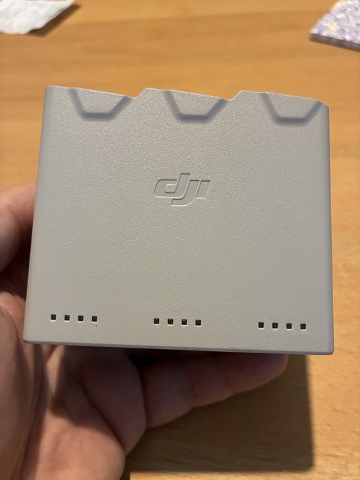 Oryginalny hub do ładowania baterii DJI Mini 3/4 Pro jak nowy