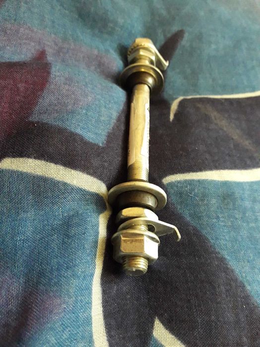 Вісь передня на спортивний велосипед