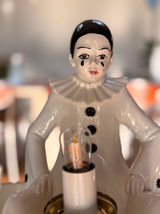 Lampa stołowa Pierrot vintage z białą szklaną kulą