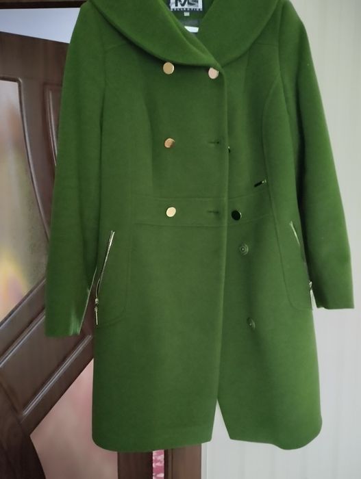 Жіноче пальто 48 розміру