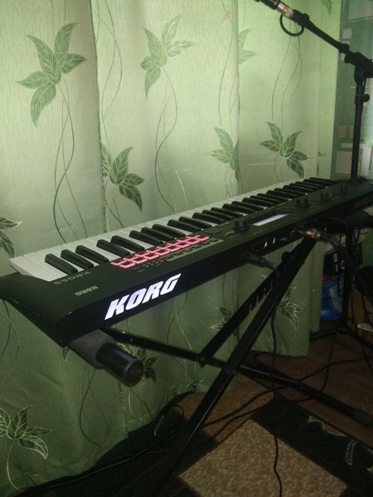 Продам робочу станцію Korg Kross 61.