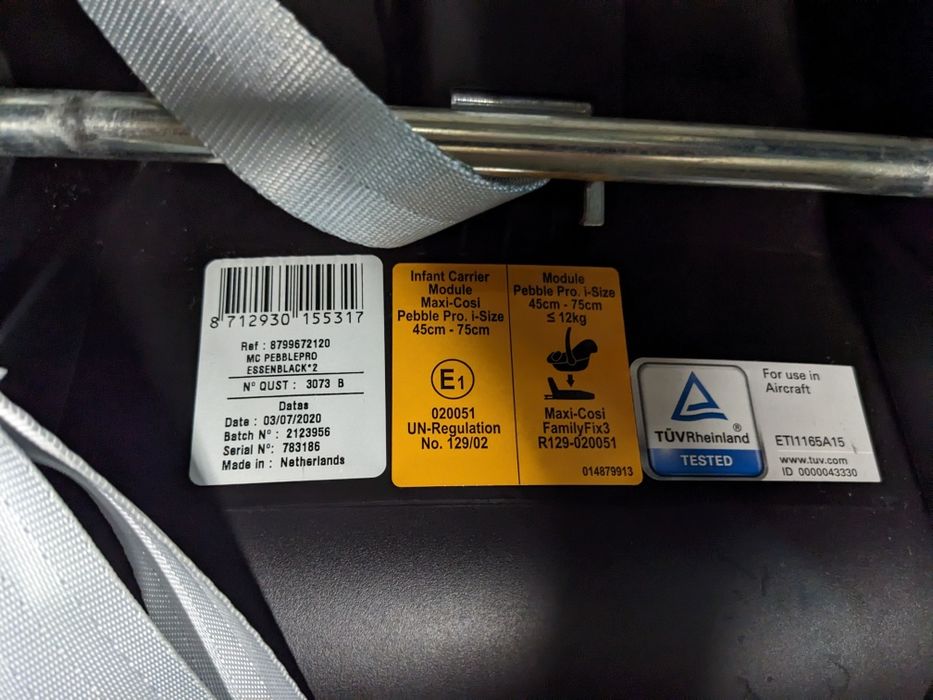 Fotelik samochodowy Maxi Cosi Pebble Pro i-Size czarny z bazą