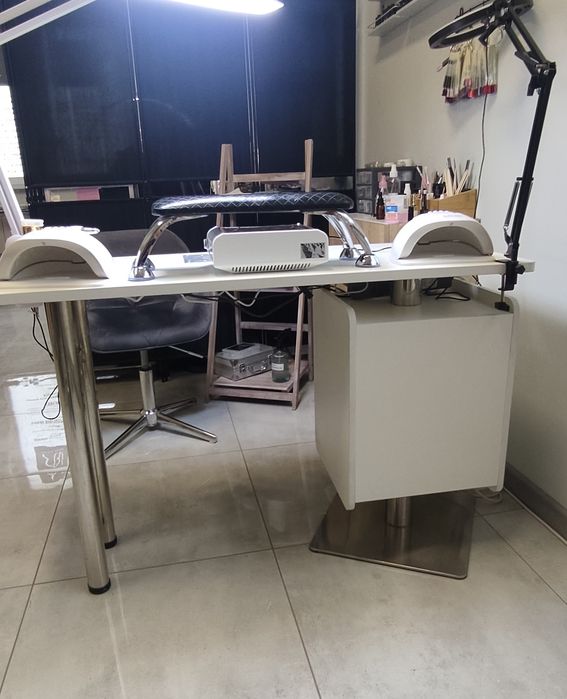 Biurko kosmetyczne białe