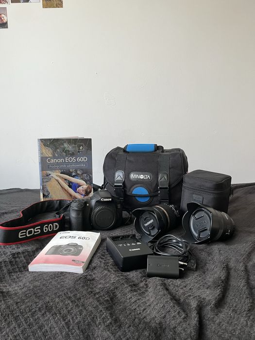 Aparat Canon EOS 60D z obiektywami oraz innymi dodatkami