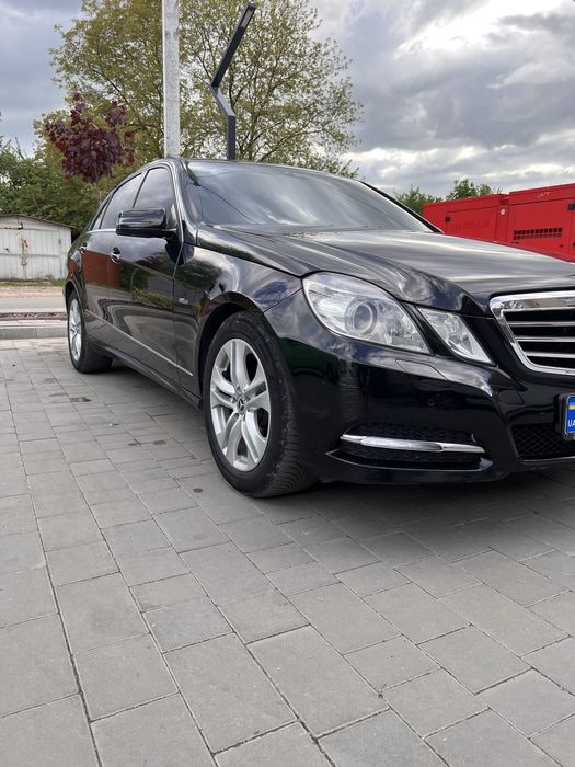 Mercedes-benz Е212    2.2 дизель  2011р
