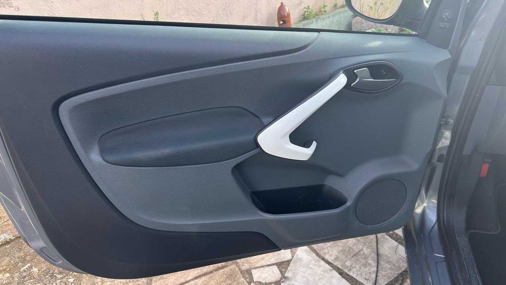 FORD KA 1.2 Gasolina 2010