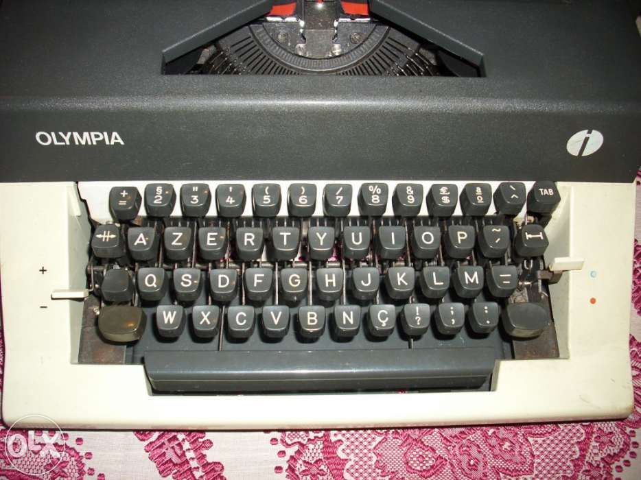 PROMOÇÃO - Máquina de escrever antiga - olympia