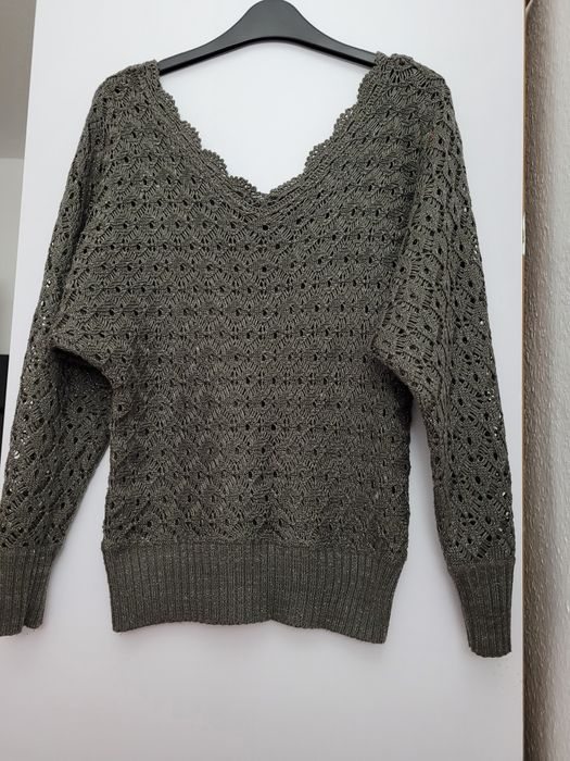 Sweter damski ze srebrną nitką