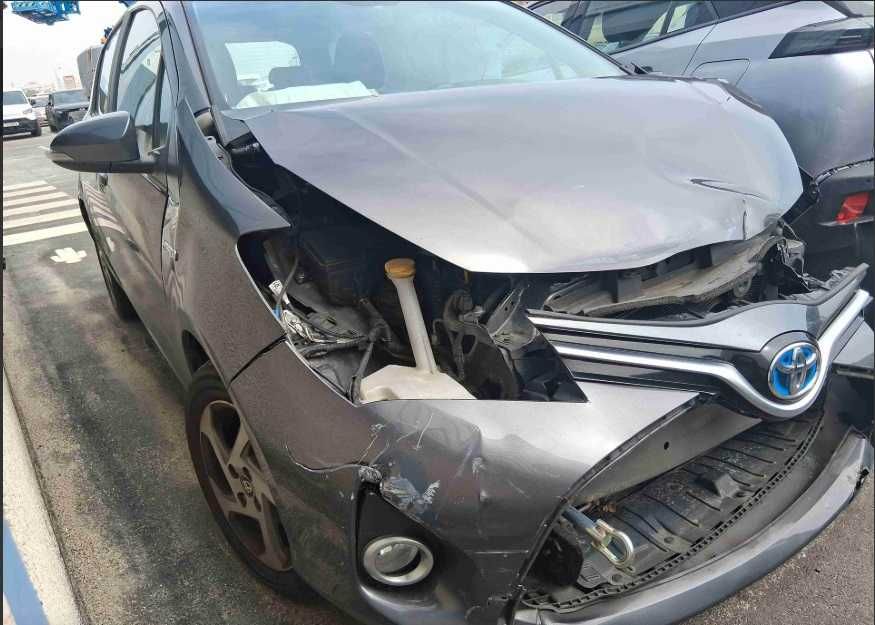 TOYOTA Yaris Salvado