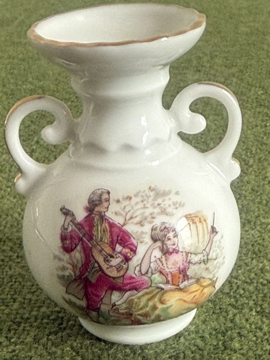 Mini wazonik porcelanowy ze scenką