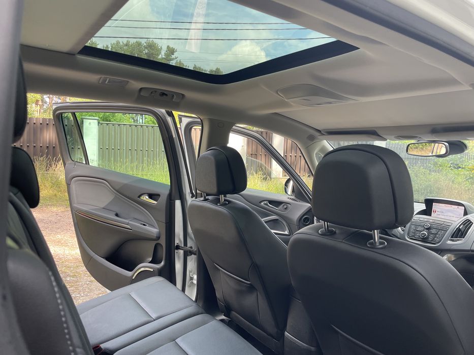 Свіжопригнана Opel Zafira Tourer 2013р.в  1.6 газ/бензин