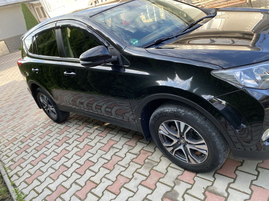 Toyota rav-4.
