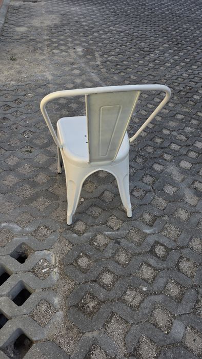 Cadeiras e Bancos em  Metal