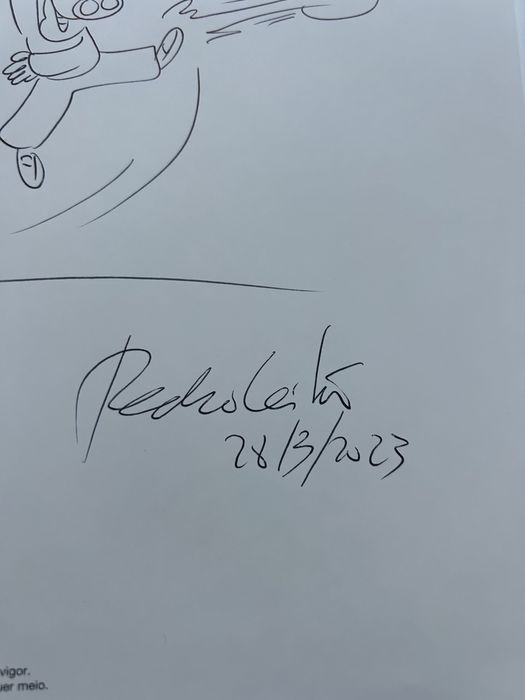 Os solidos flutuantes amarelo - torrado —- pedro Leitão