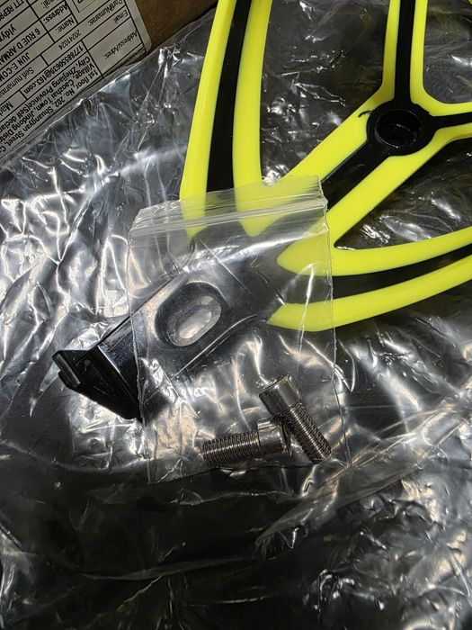 Suporte amarelo bicicleta para garrafa água