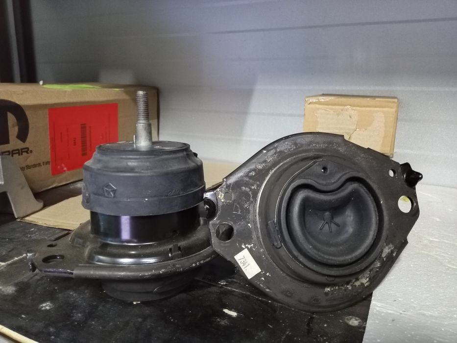 Подушка двигуна посилена Grand Cherokee WK2, Dodge Charger/Challenger