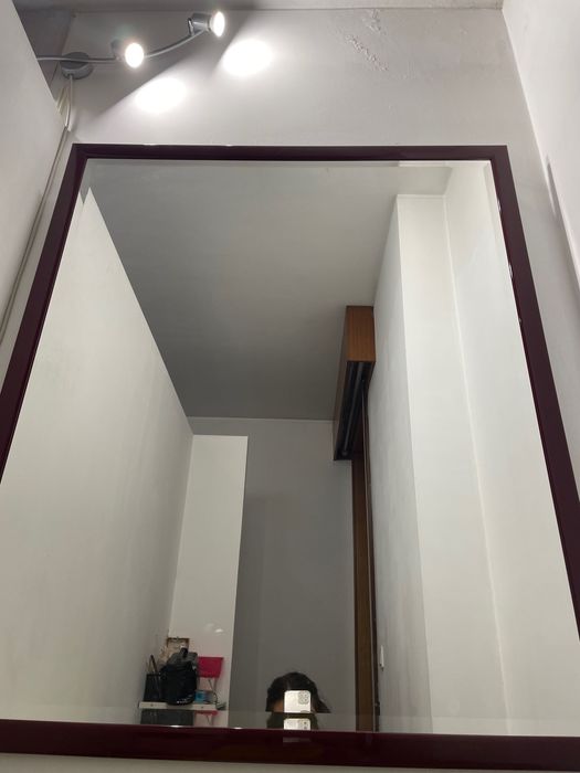 Espelho com rodapé bordô