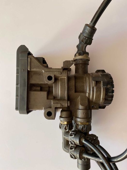 Модулятор EBS KNORR-BREMSE Renault Range T Volvo FH4 22225564 K102265