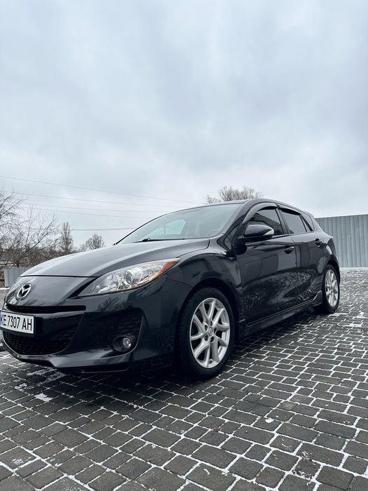 Продам свою автівку Мазда 3 Хетчбек 2012