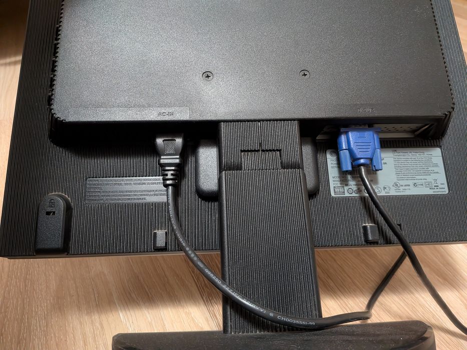 Монитор 19" LG Flatron L1952S