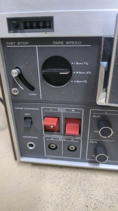 Magnetofon szpulowy Sony