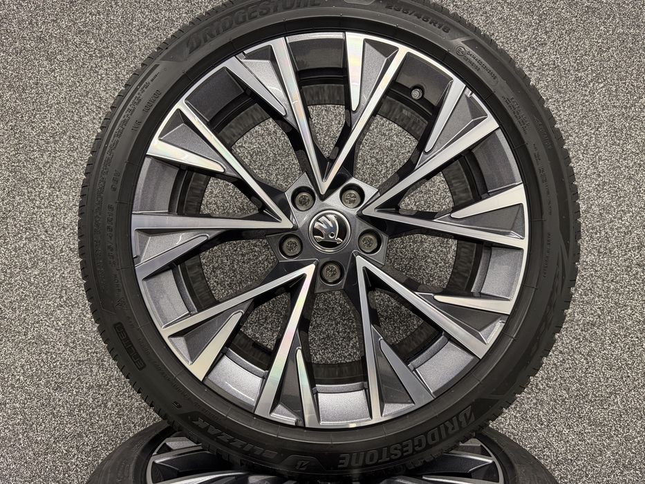 Nowe oryginalne koła zimowe alufelgi 18 Skoda Superb IV 3P0