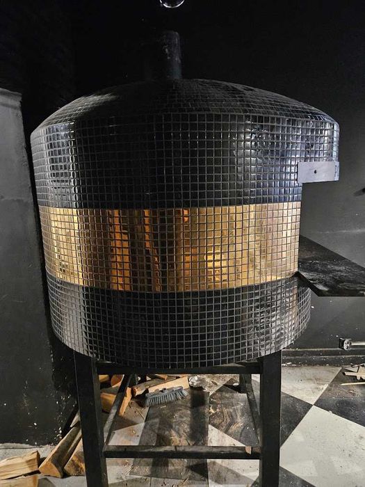 Piec do pizzy Pompeii opalany drewnem – tylko 3 mies. używany