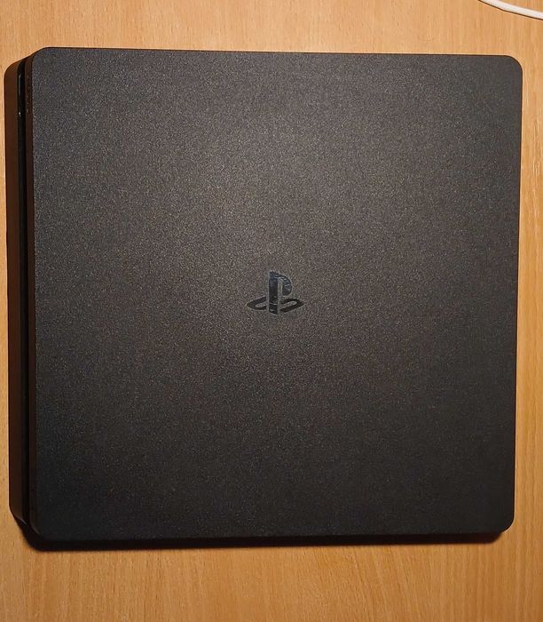 PS4 Slim 1TB в ідеальному стані + 5 ігор у комплекті