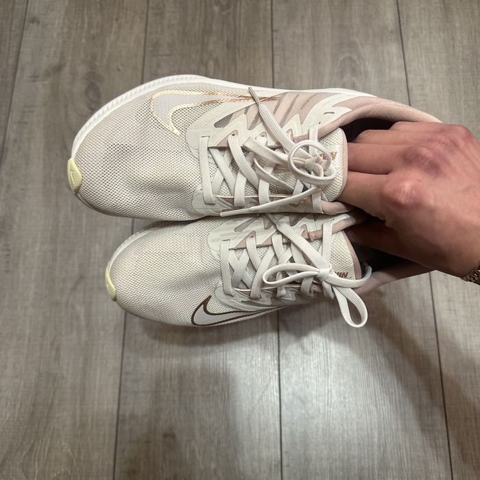 nike qeest жіночі кросівки оригінал