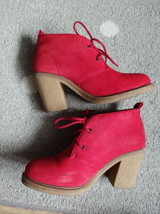 Botki na słupku 37 wiązane czerwone